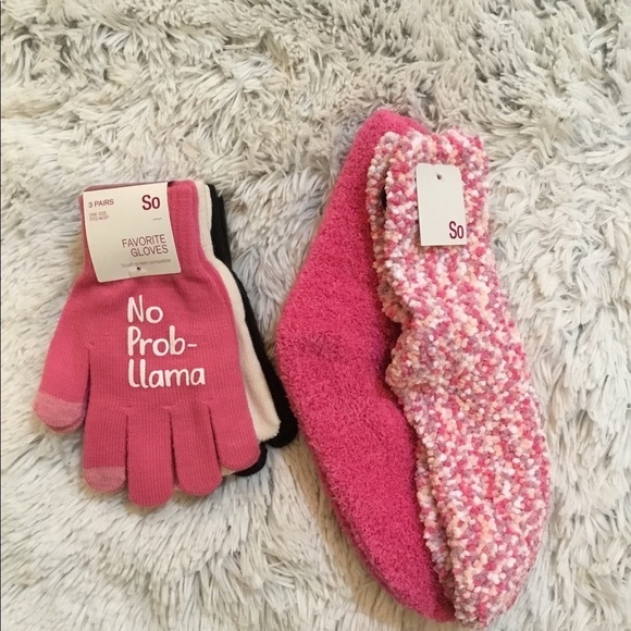So Llama gloves  and set of 2 socks all NWT - Picture 1 of 11